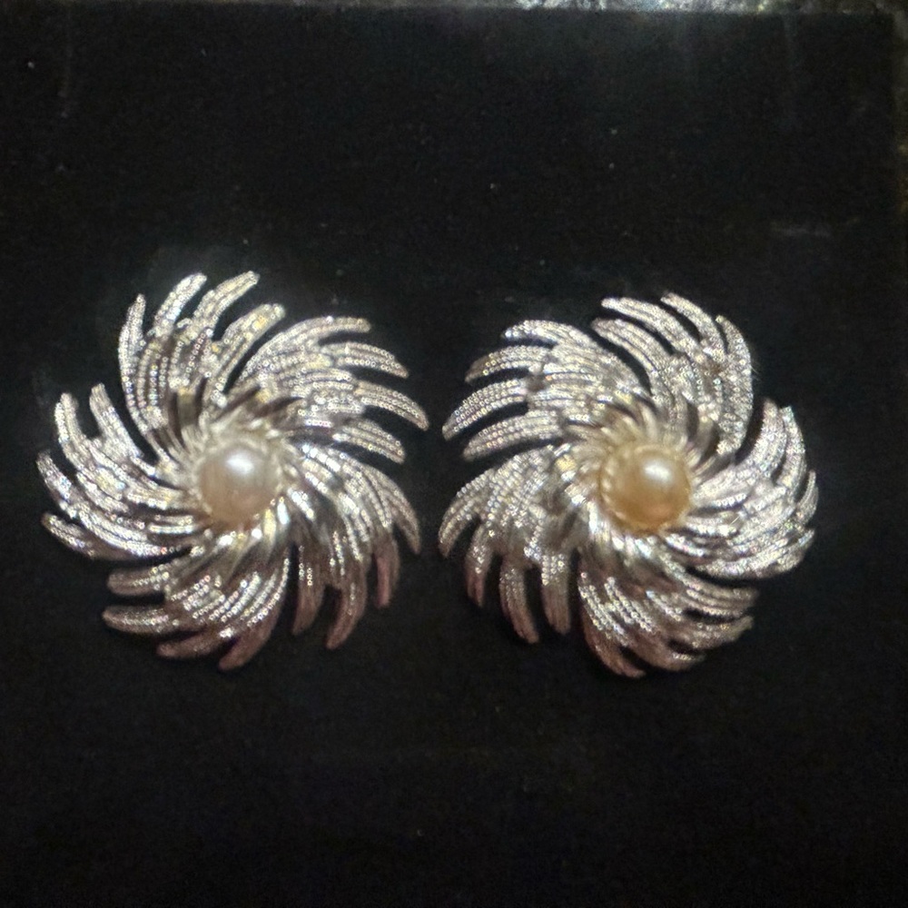 Vintage Elegant Silver Swirl Earrings Sarah Coventry